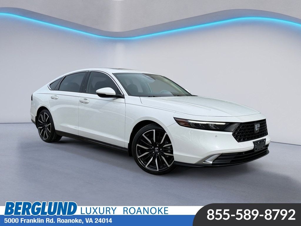 Used 2023 Honda Accord Hybrid Touring w/BSI Sedan