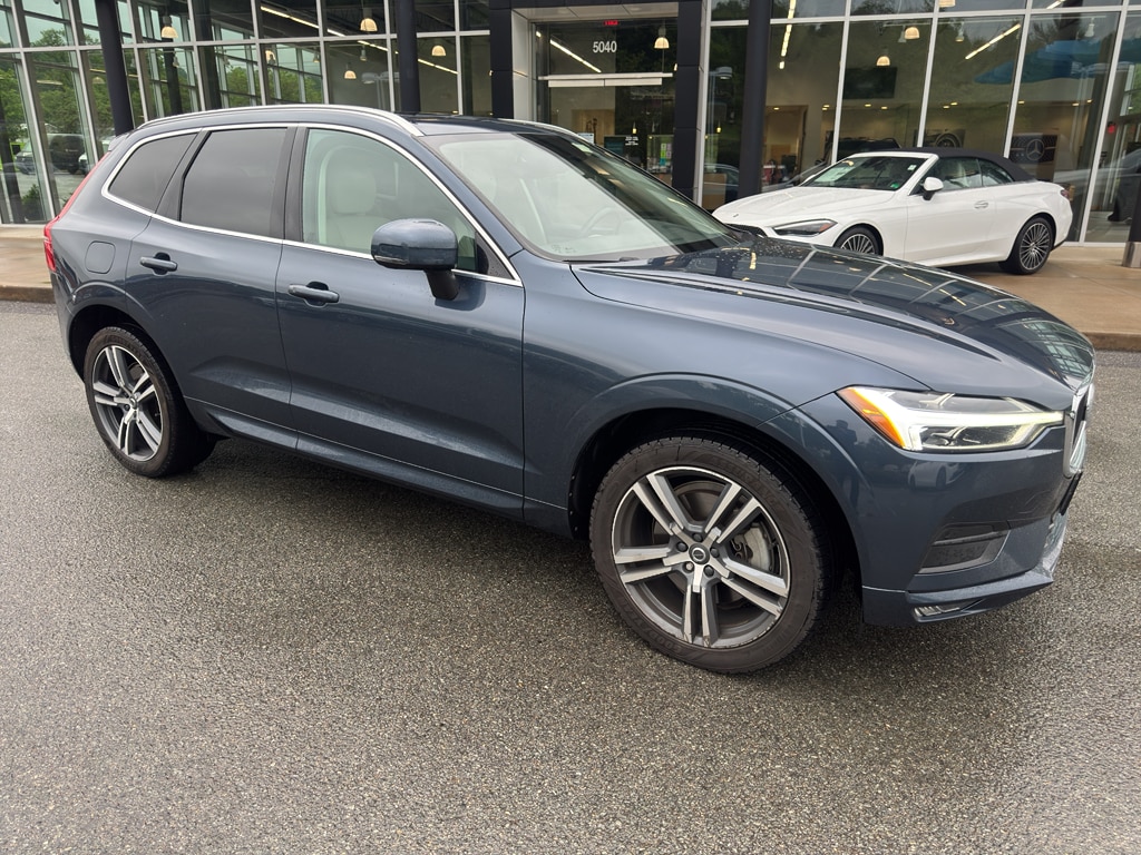 2021 Volvo XC60 T6 Momentum AWD's photo