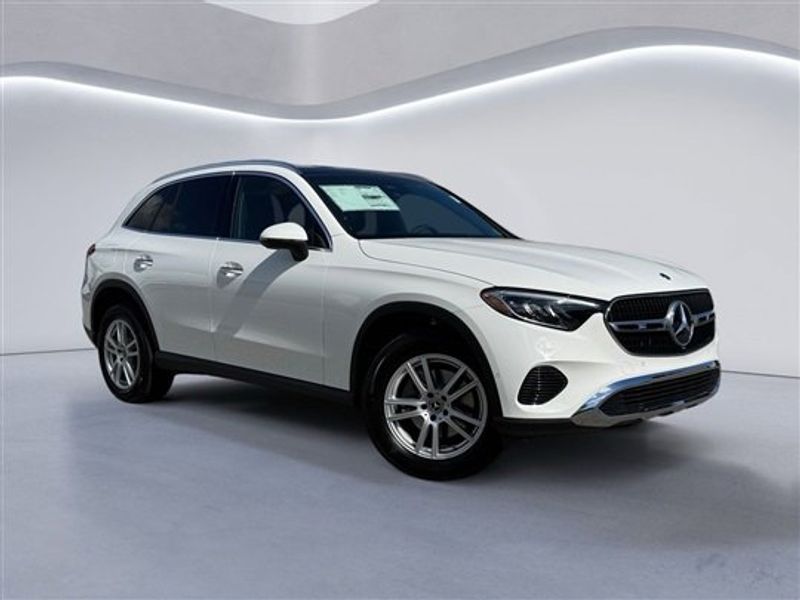 2025 Mercedes Benz GLC 300 4MATIC photo 2