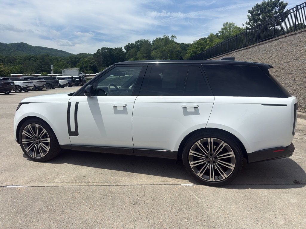 Used 2024 Land Rover Range Rover P400 SE Sport Utility