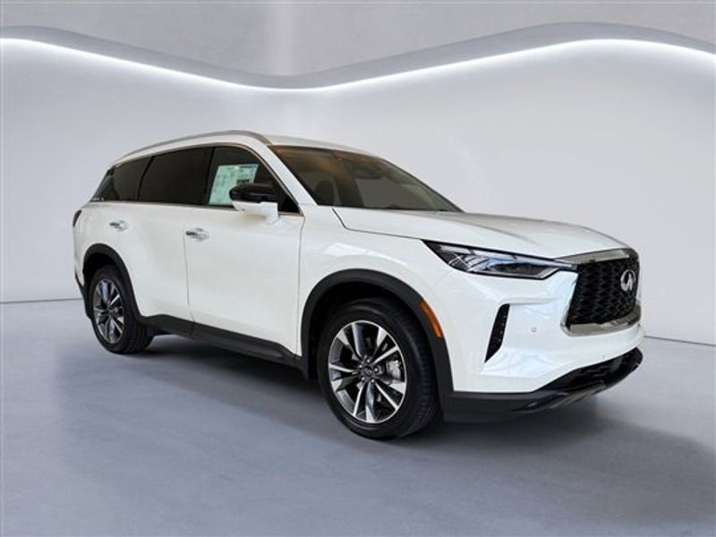 2025 Infiniti QX60 Luxe photo 2