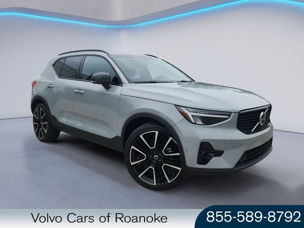 Used 2025 Volvo XC40 B5 Plus Dark Theme Sport Utility