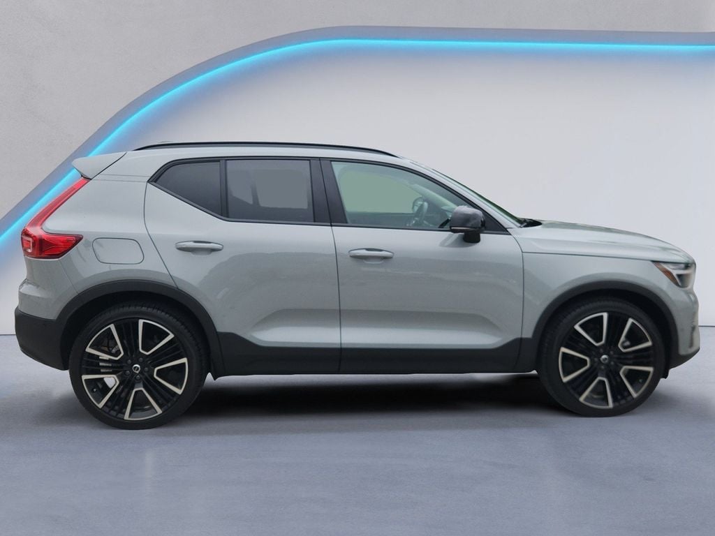 Used 2025 Volvo XC40 B5 Plus Dark Theme Sport Utility