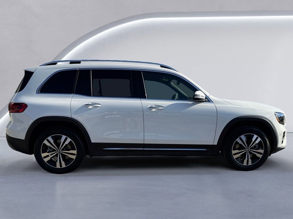 2025 Mercedes Benz GLB 250 photo 2