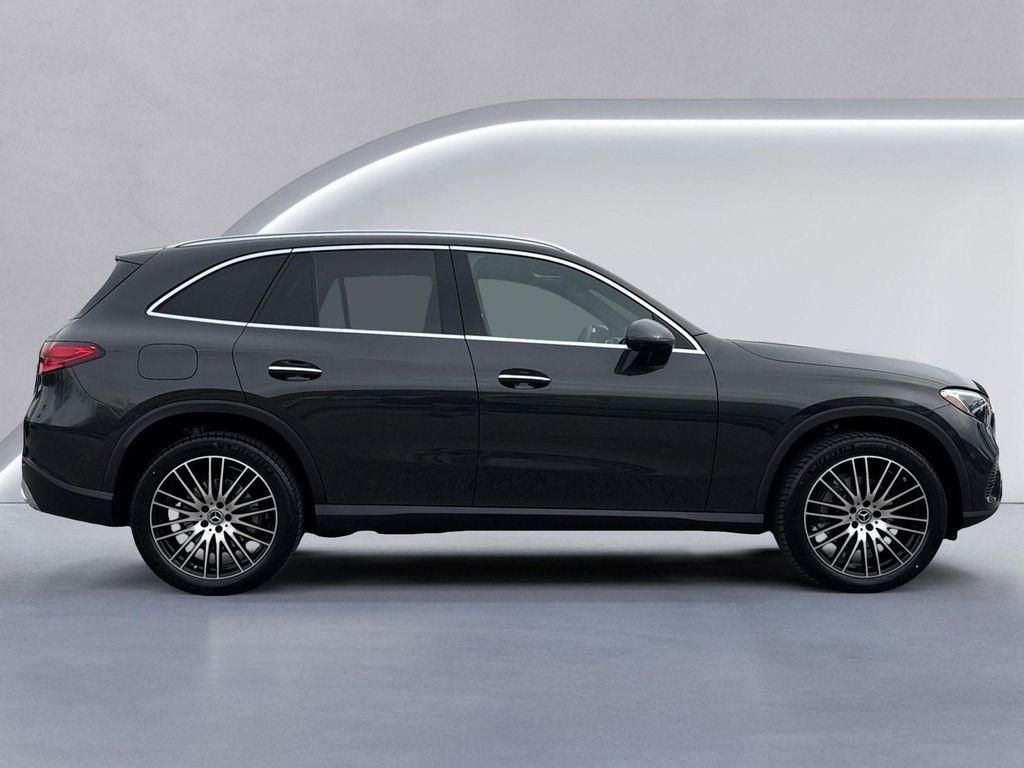 2025 Mercedes Benz GLC 300 4MATIC photo 2