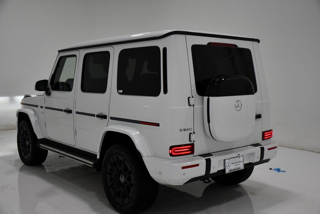 2025 Mercedes Benz G photo 3