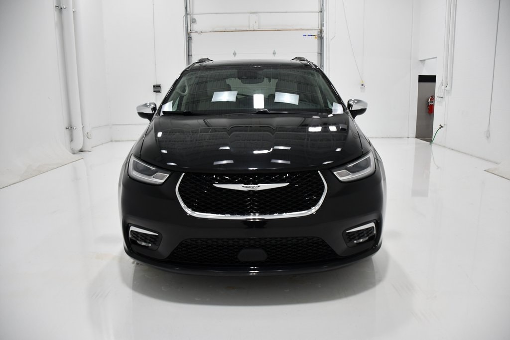 Used 2021 Chrysler Pacifica Limited with VIN 2C4RC3GG0MR595169 for sale in Rochester, Minnesota