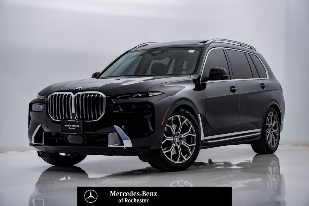 2024 BMW X7's photo