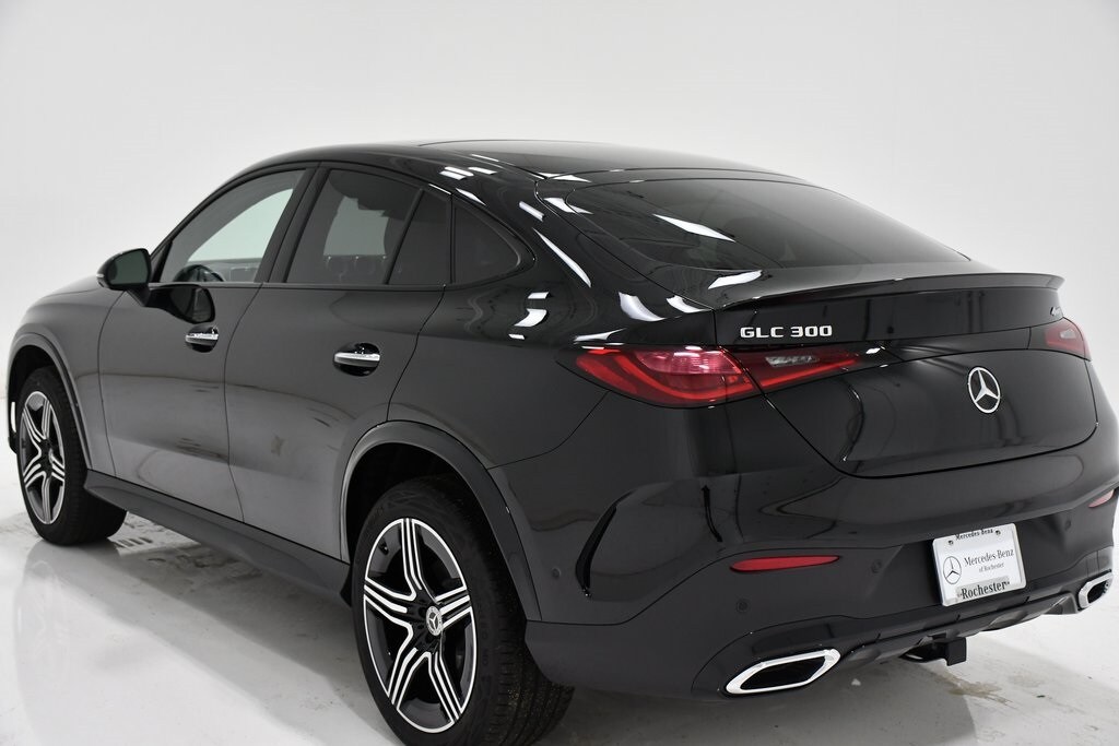 2025 Mercedes Benz GLC 300 4MATIC photo 3