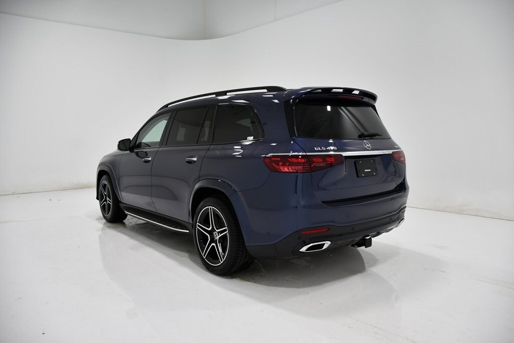 2026 Mercedes Benz GLS 450 4MATIC photo 2