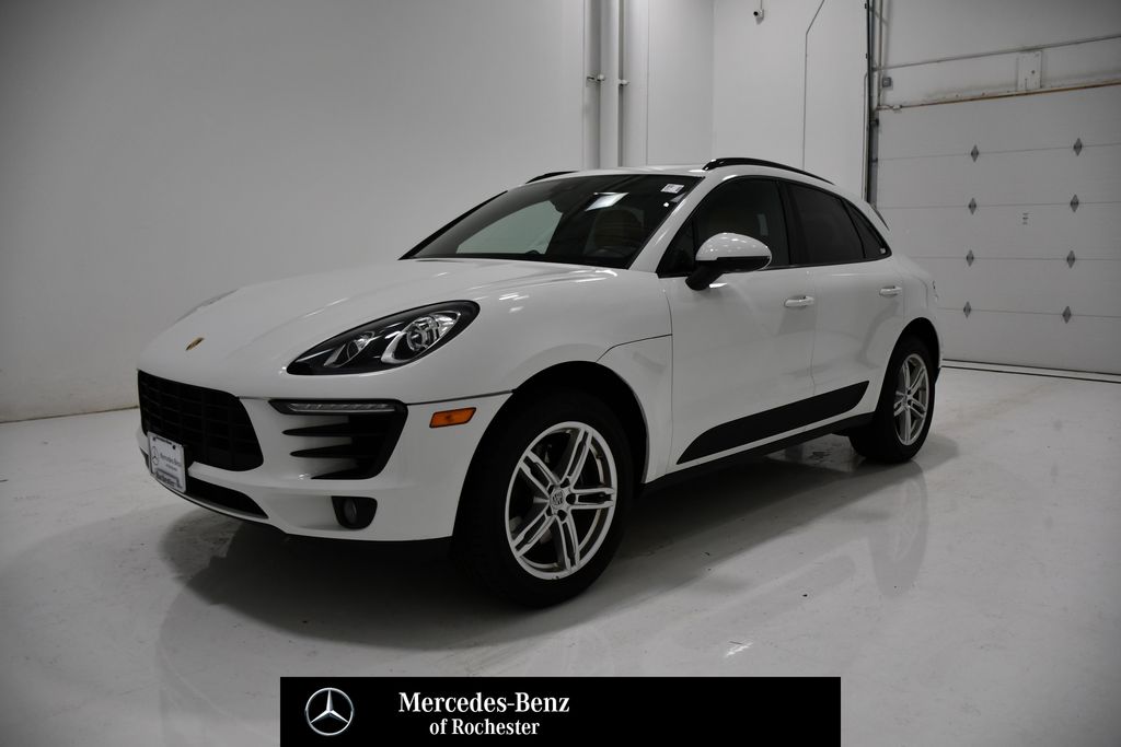 2018 Porsche Macan -'s photo