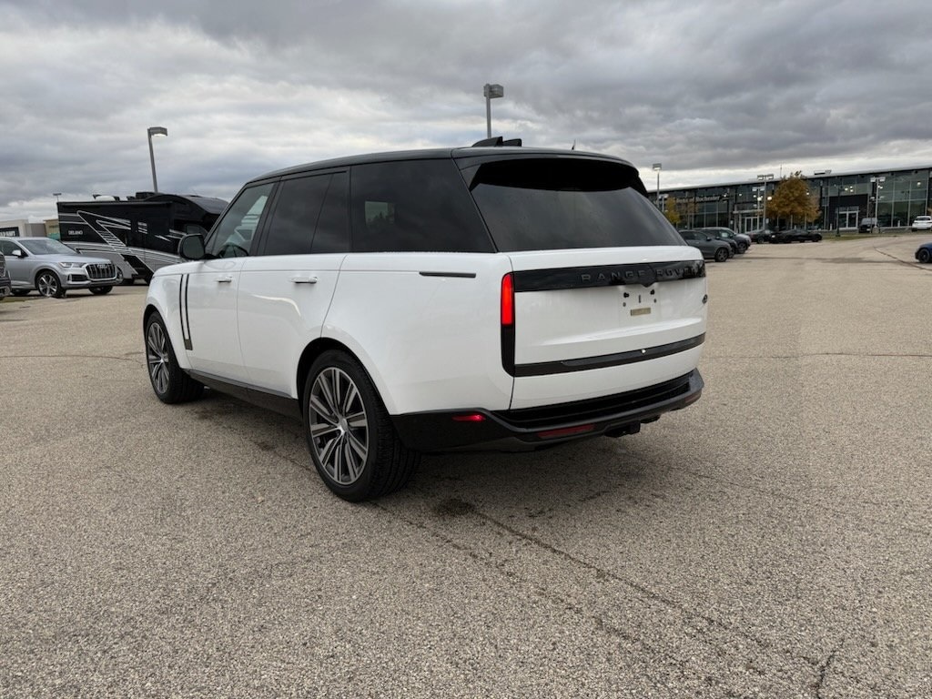 Used 2023 Land Rover Range Rover SE with VIN SALKP9E7XPA011888 for sale in Rochester, Minnesota
