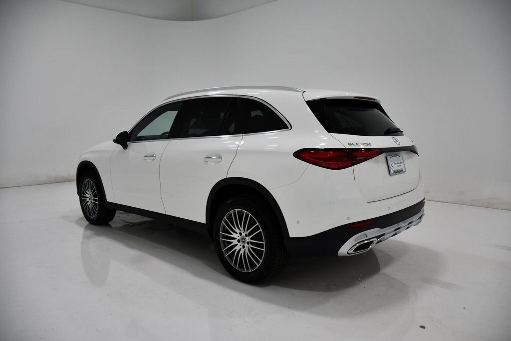 2026 Mercedes Benz GLC 300 4MATIC photo 3