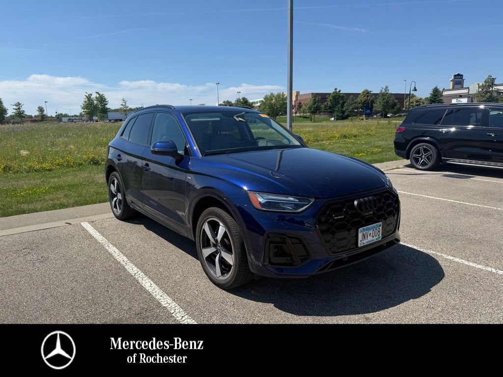 2022 Audi Q5 45 Premium Plus's photo