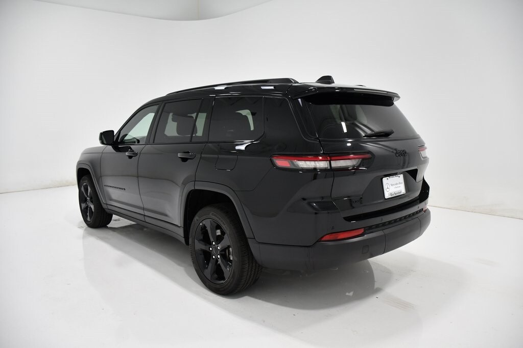 2023 Jeep Grand Cherokee Laredo Altitude photo 2