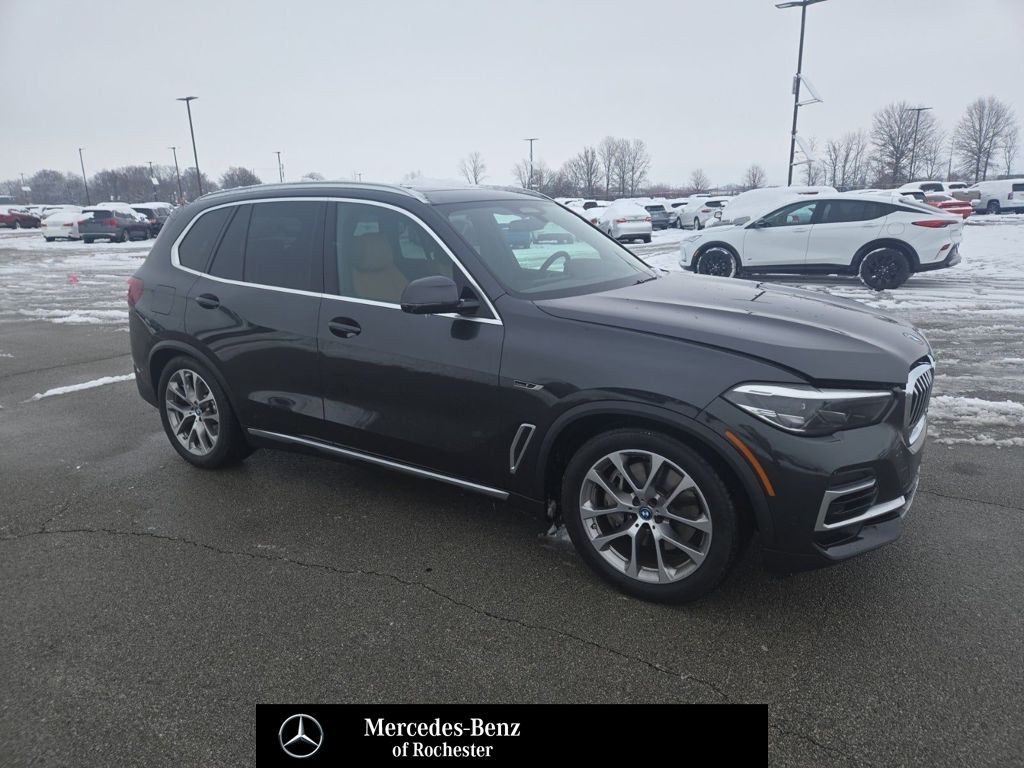 2022 BMW X5 45e's photo