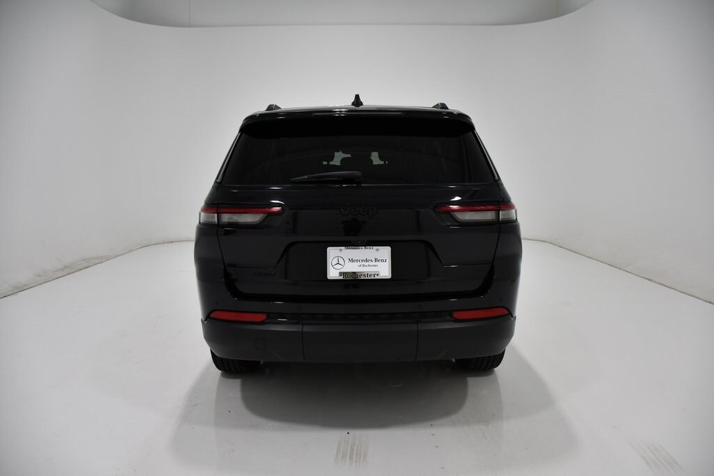 2023 Jeep Grand Cherokee Laredo Altitude photo 3