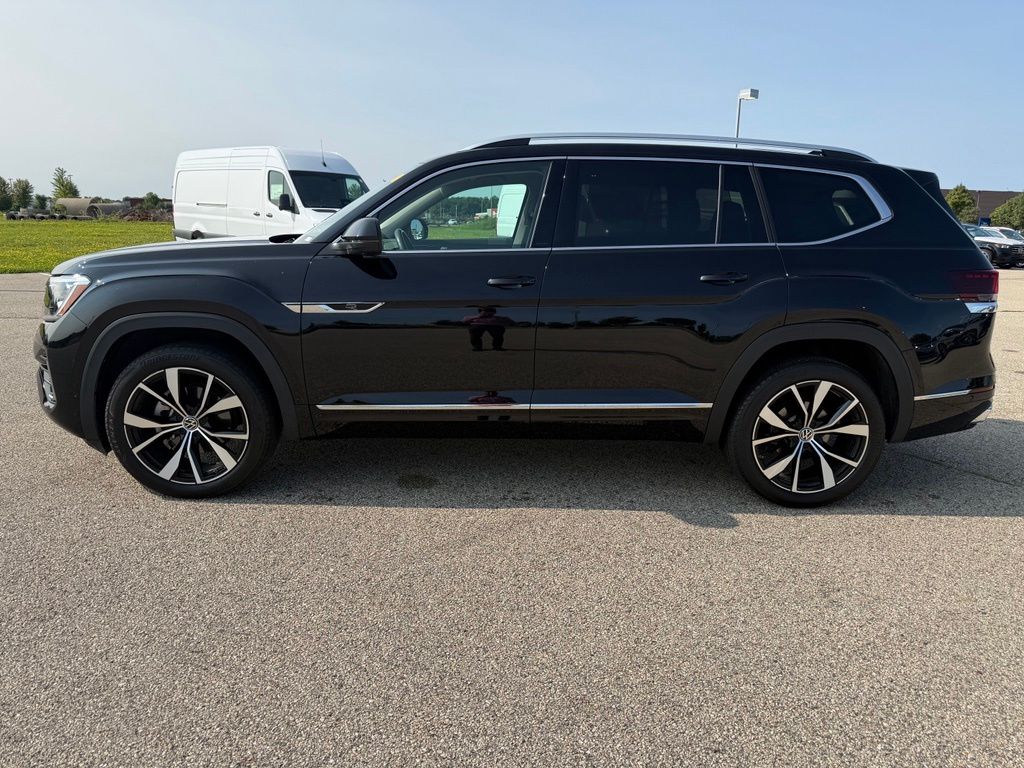 Used 2024 Volkswagen Atlas SEL Premium R-Line with VIN 1V2FR2CA9RC525424 for sale in Rochester, Minnesota