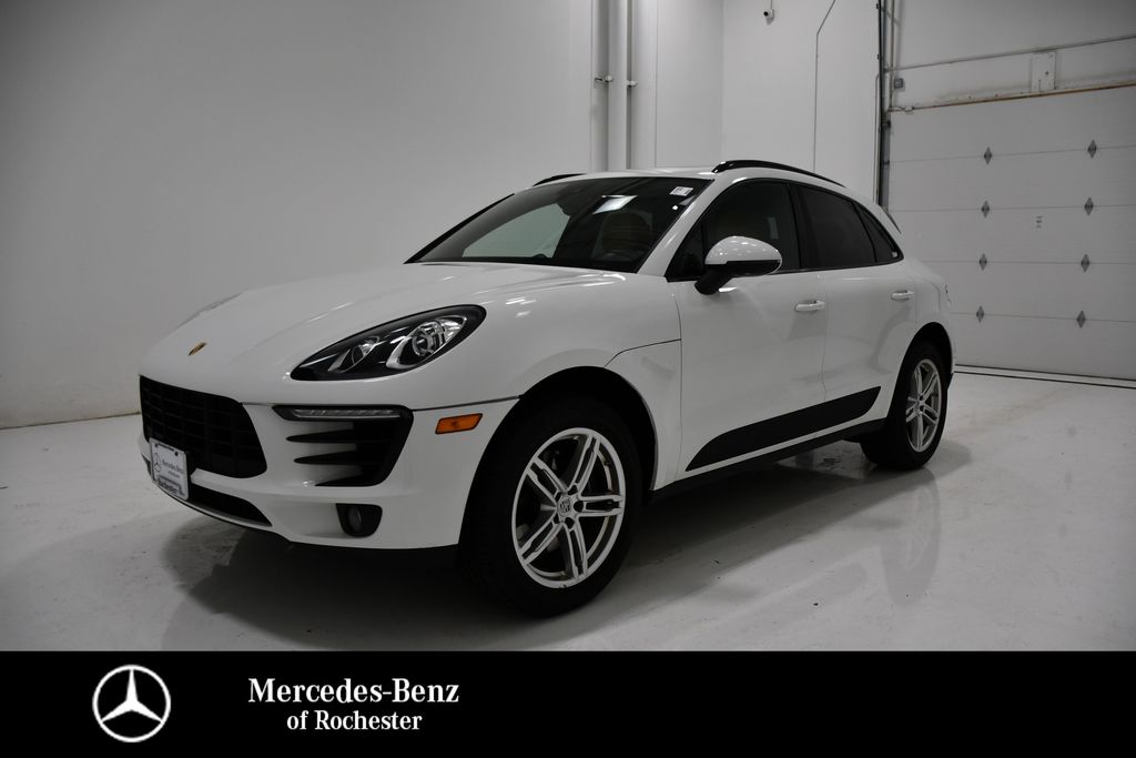 2018 Porsche Macan -'s photo