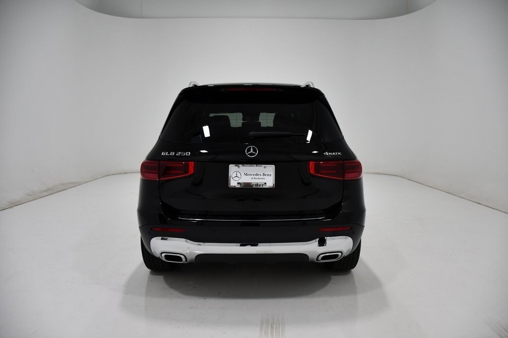 2025 Mercedes Benz GLB 250 4MATIC photo 2