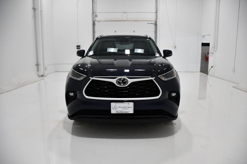 Used 2021 Toyota Highlander XLE with VIN 5TDGZRBHXMS541801 for sale in Rochester, Minnesota