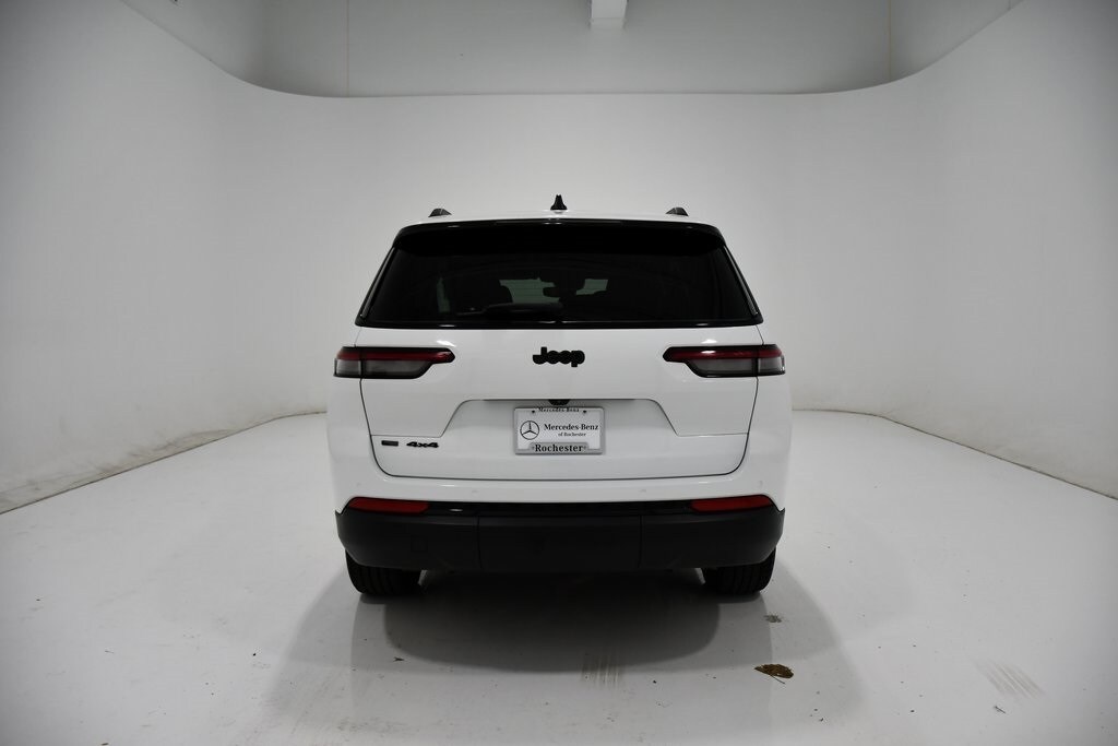 2021 Jeep Grand Cherokee Laredo photo 2