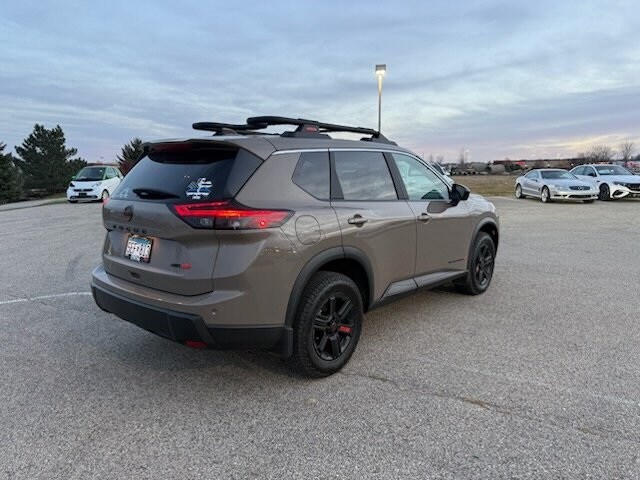 2025 Nissan Rogue SV photo 4