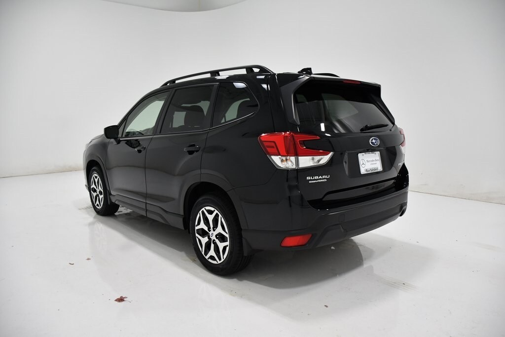 2024 Subaru Forester Premium photo 3