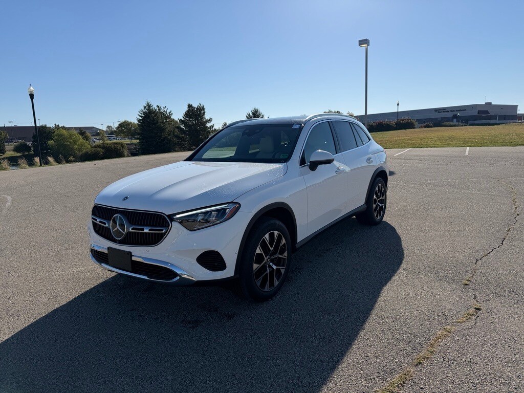 2025 Mercedes Benz GLC 350e 4MATIC photo 3