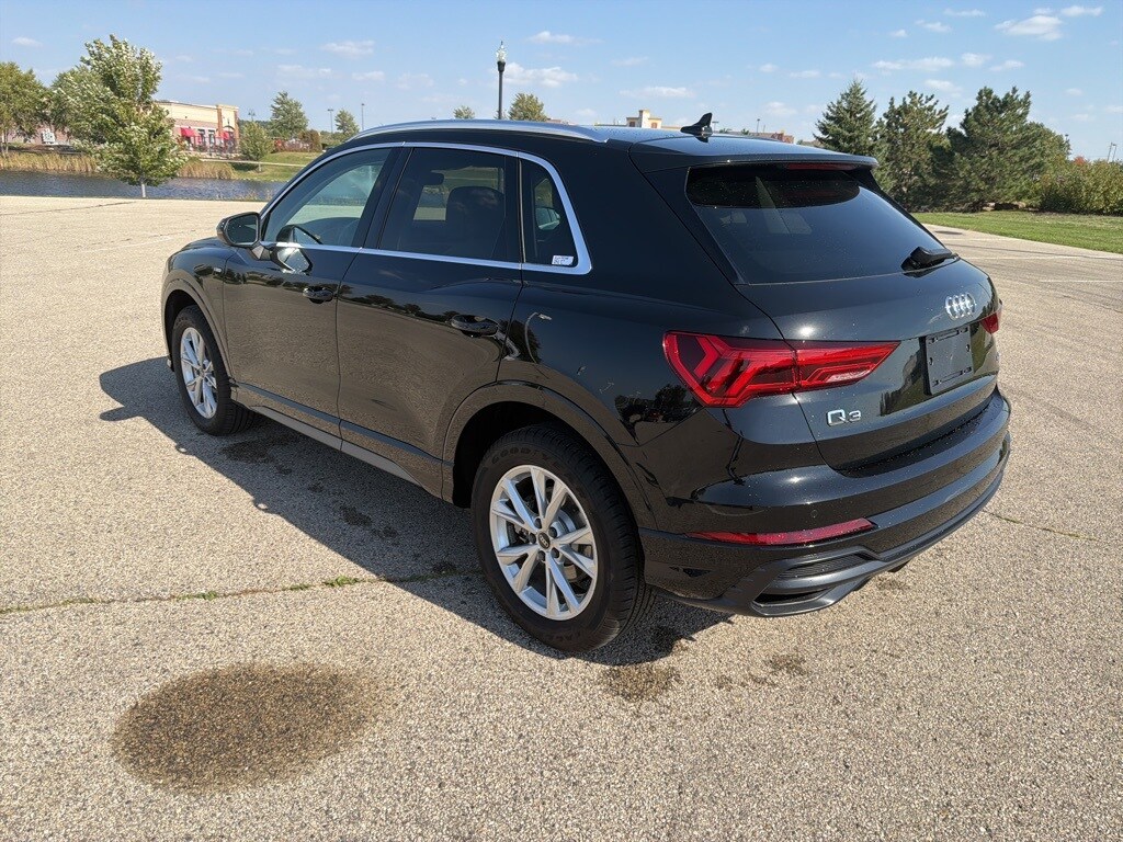 2022 Audi Q3 45 TFSI S line Premium photo 4