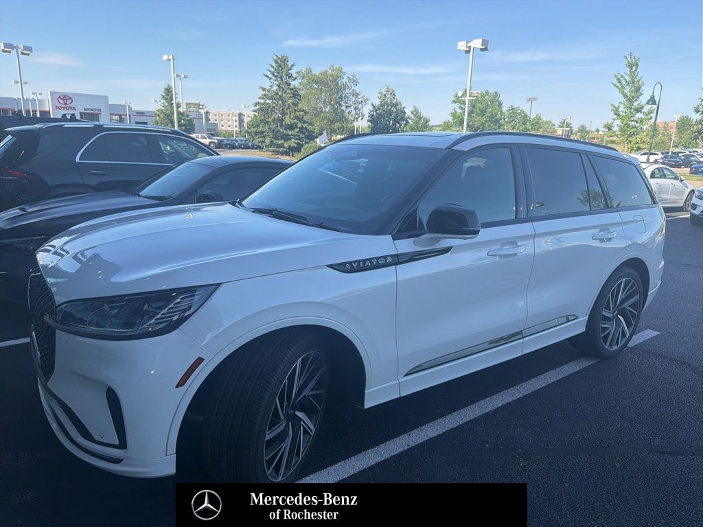 2025 Lincoln Aviator Black Label AWD's photo