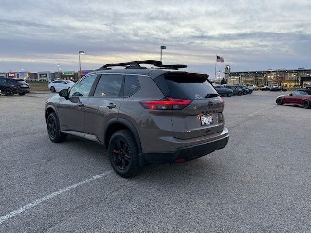 2025 Nissan Rogue SV photo 3