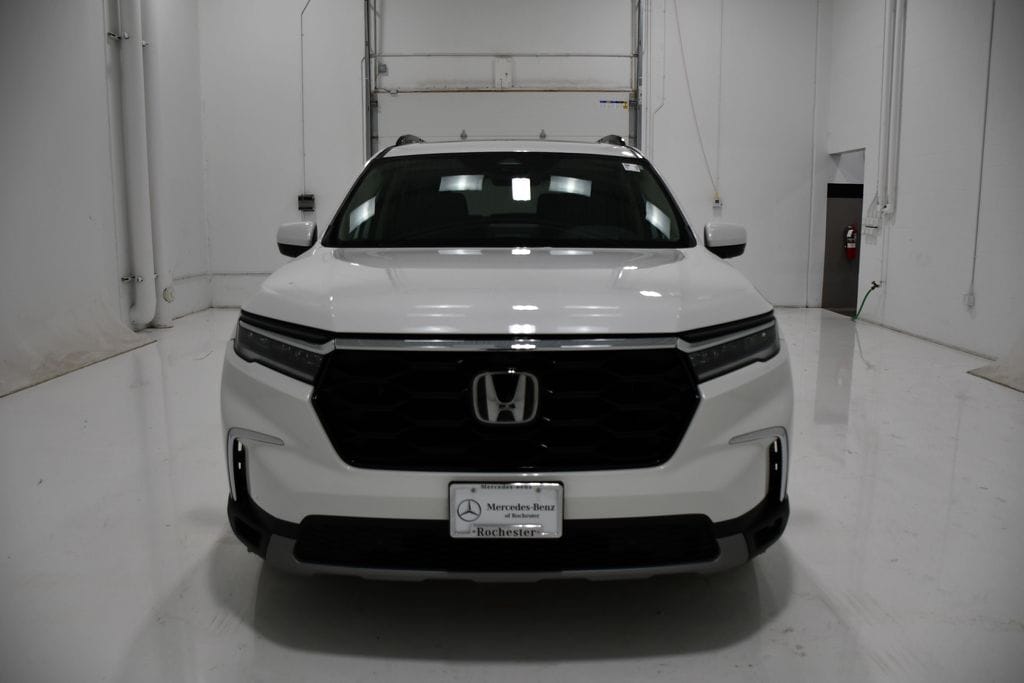 Used 2024 Honda Pilot Elite with VIN 5FNYG1H88RB027492 for sale in Rochester, Minnesota