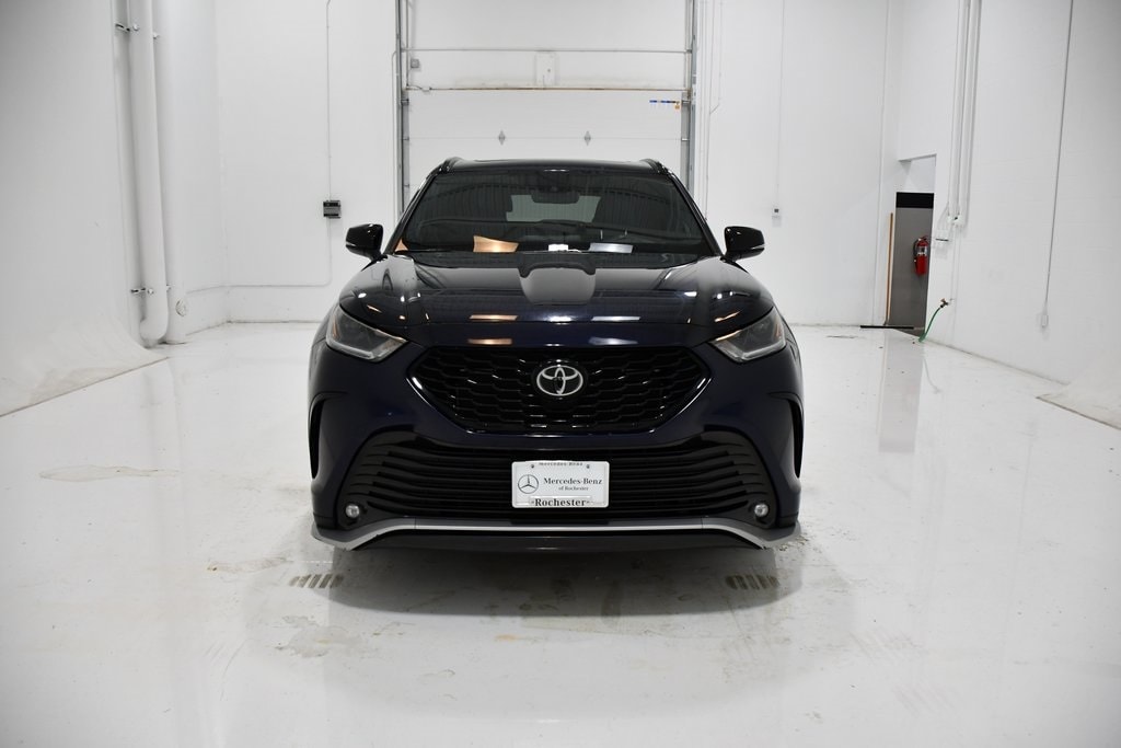 Used 2021 Toyota Highlander XSE with VIN 5TDJZRBH5MS126438 for sale in Rochester, Minnesota