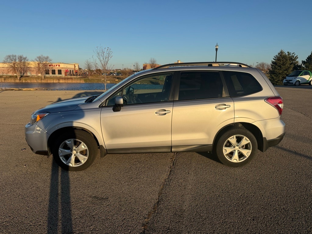 Used 2016 Subaru Forester i Premium with VIN JF2SJADC4GH474031 for sale in Rochester, Minnesota