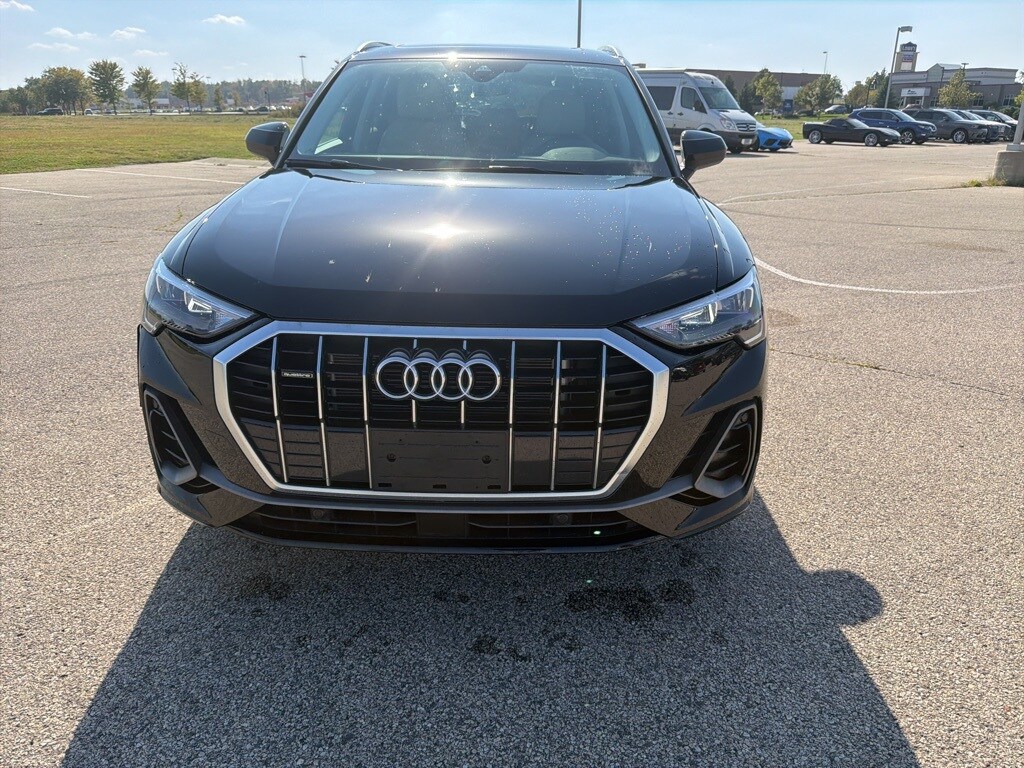 2022 Audi Q3 45 TFSI S line Premium photo 2