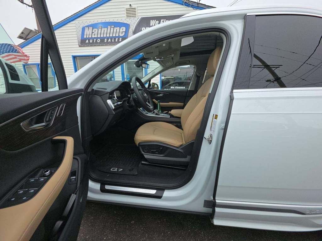 Used 2025 Audi Q7 Premium Plus with VIN WA1LVBF79SD034782 for sale in Rochester, Minnesota