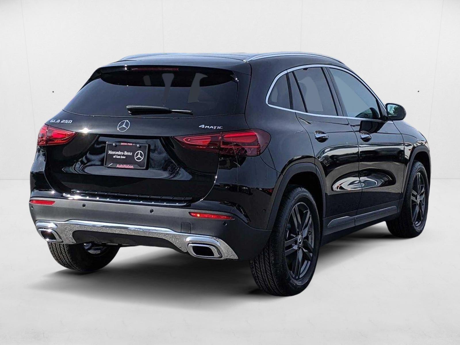 2025 Mercedes Benz GLA 250 4MATIC photo 3