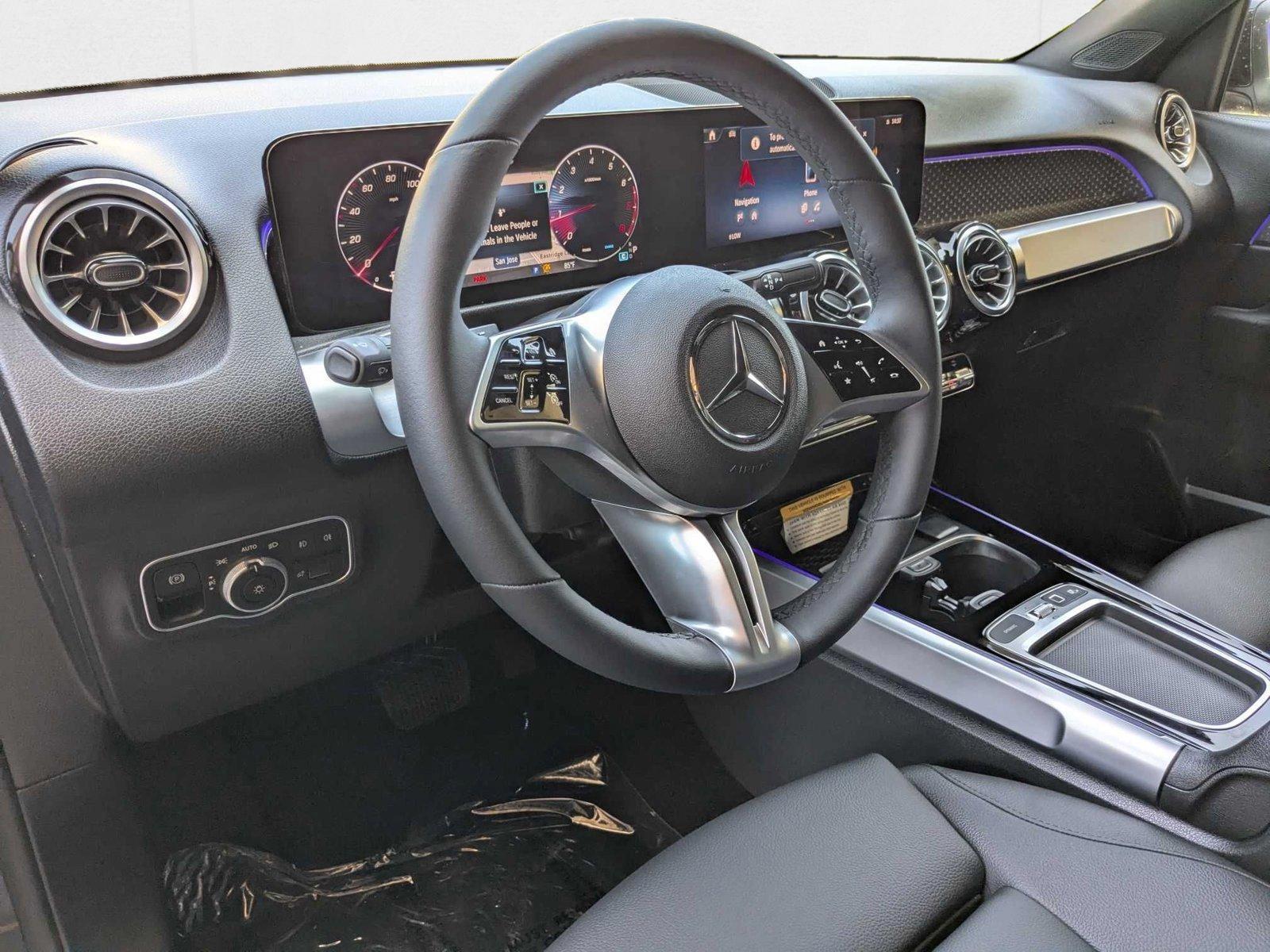 2025 Mercedes Benz GLB 250 photo 3