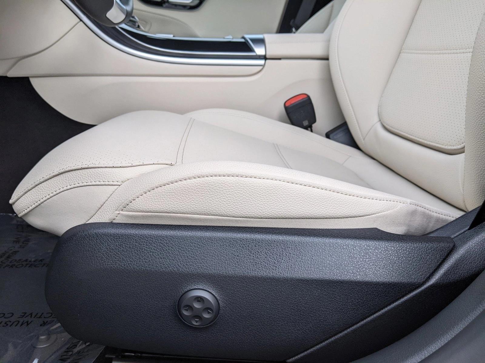 2025 Mercedes Benz C 300 4MATIC Sedan photo 4