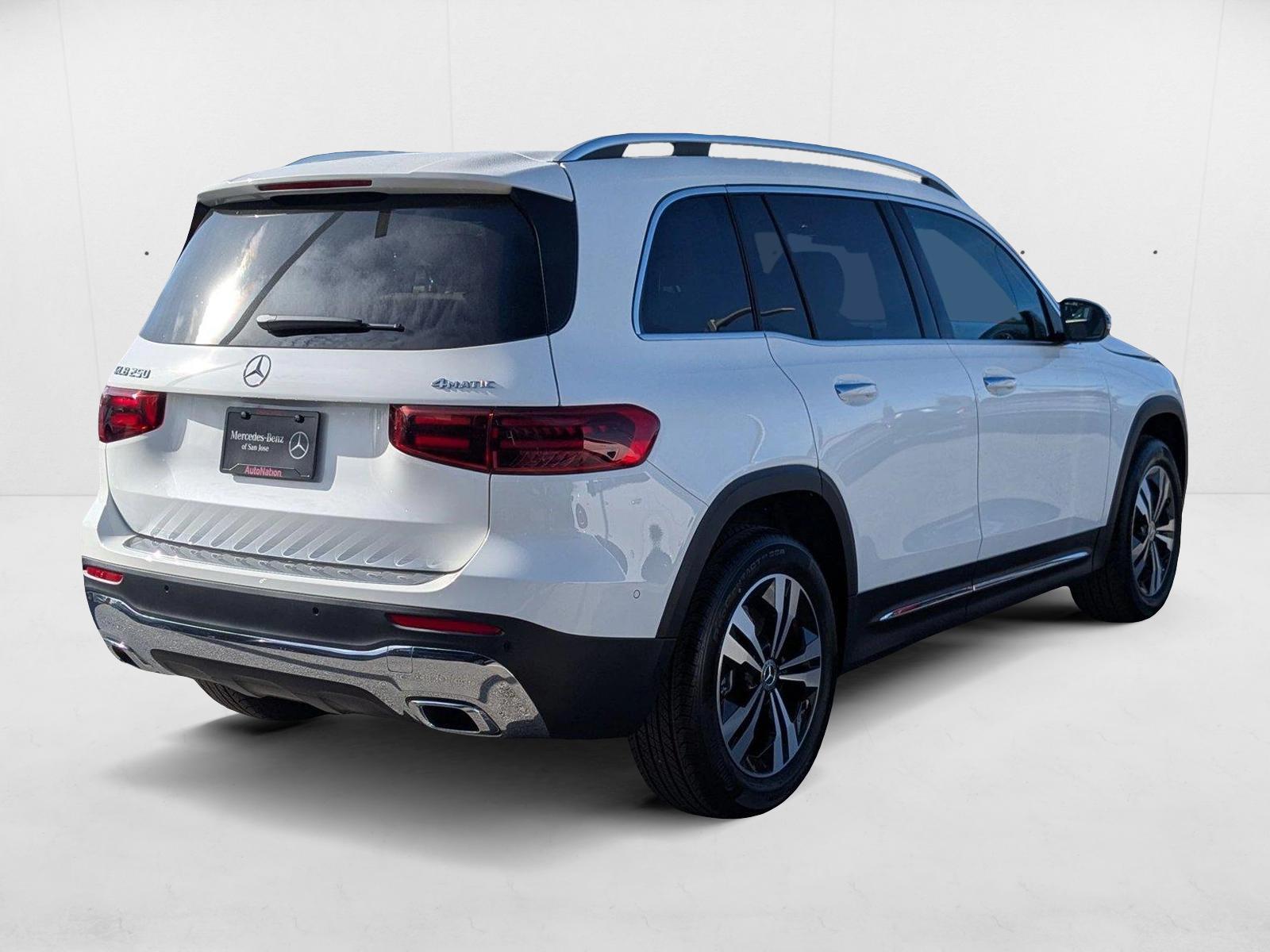 2025 Mercedes Benz GLB 250 4MATIC photo 2