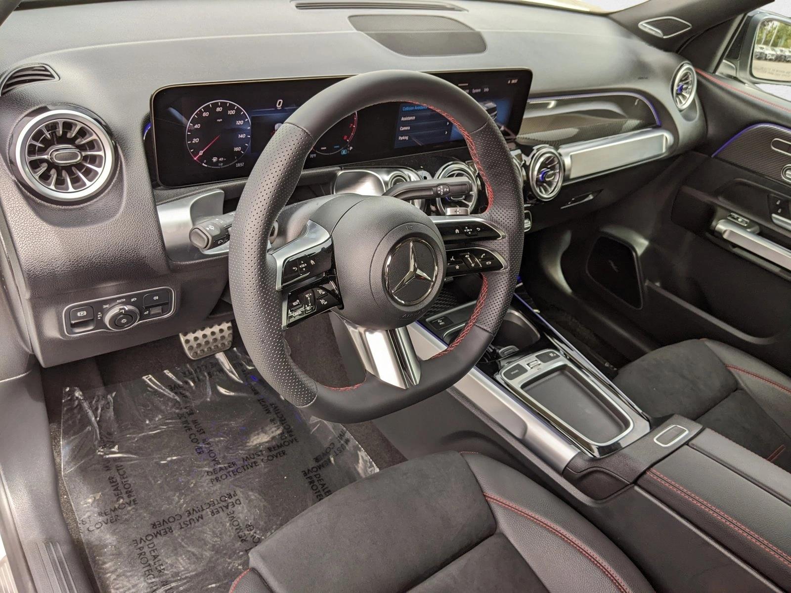 2024 Mercedes Benz GLB 250 photo 3