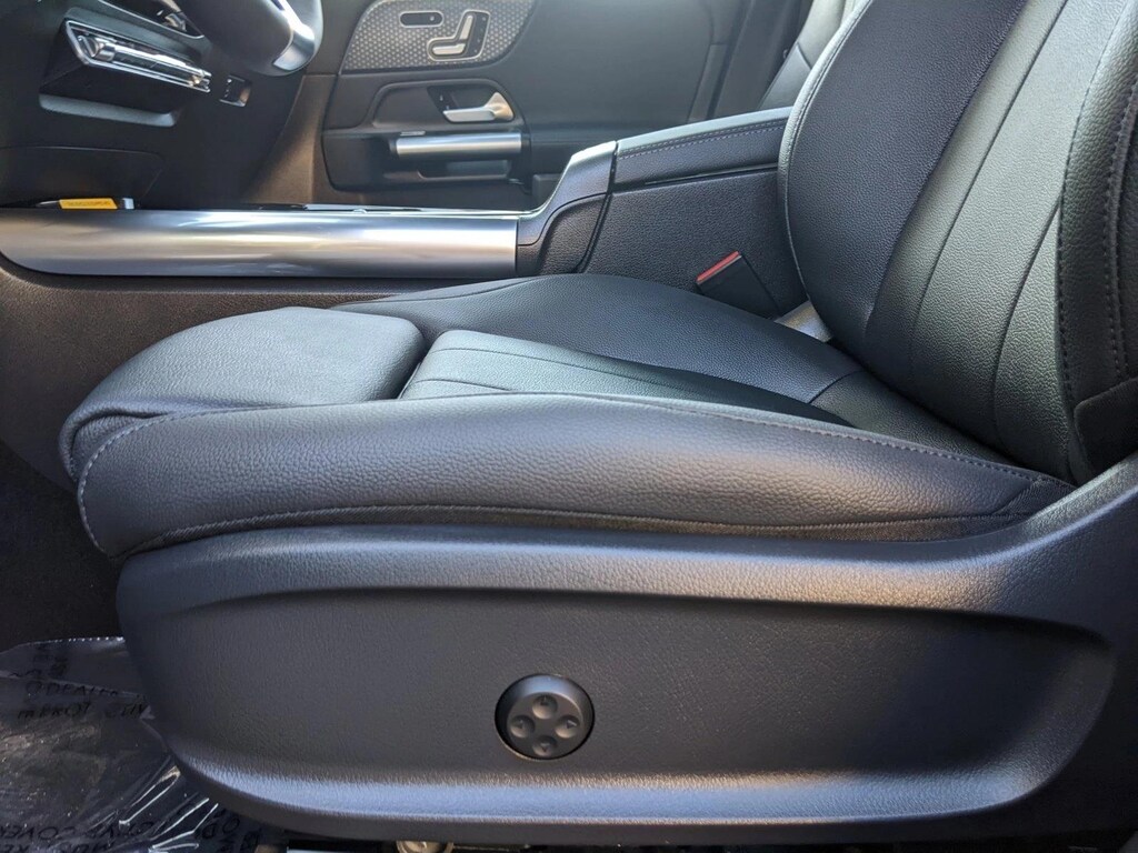 Certified 2025 Mercedes-Benz GLA 4MATIC SUV