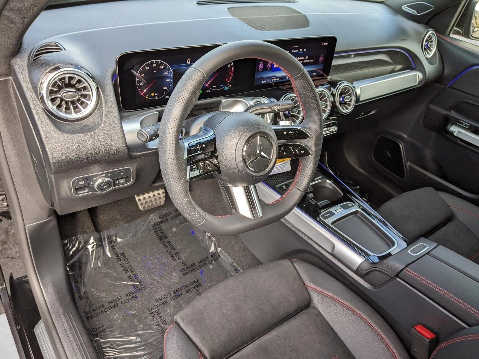 2024 Mercedes Benz GLB 250 photo 3