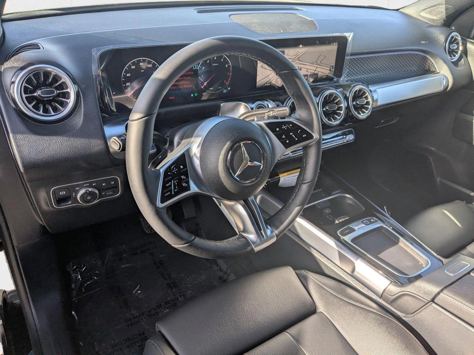 2025 Mercedes Benz GLB 250 4MATIC photo 2