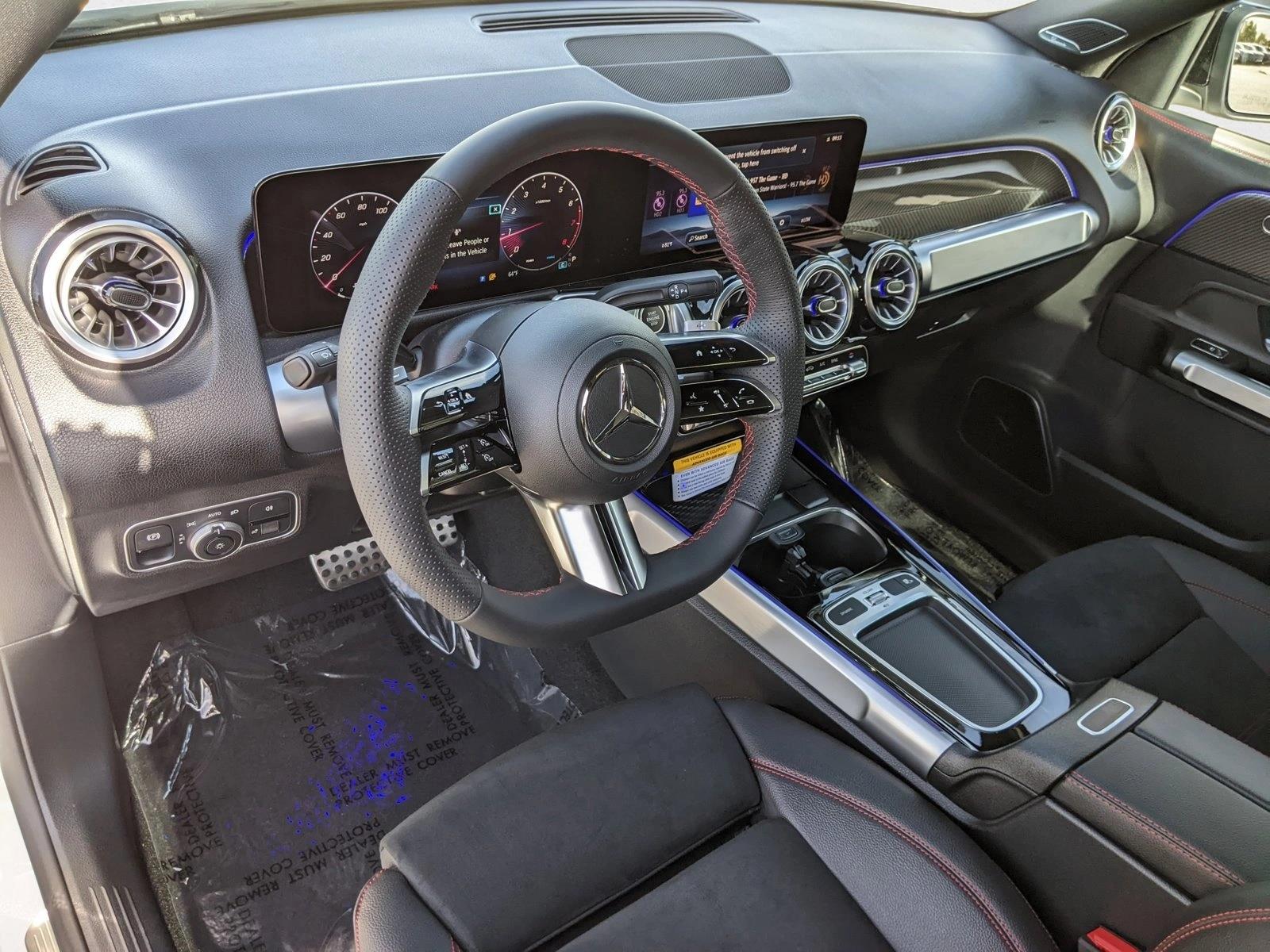 2024 Mercedes Benz GLB 250 photo 3
