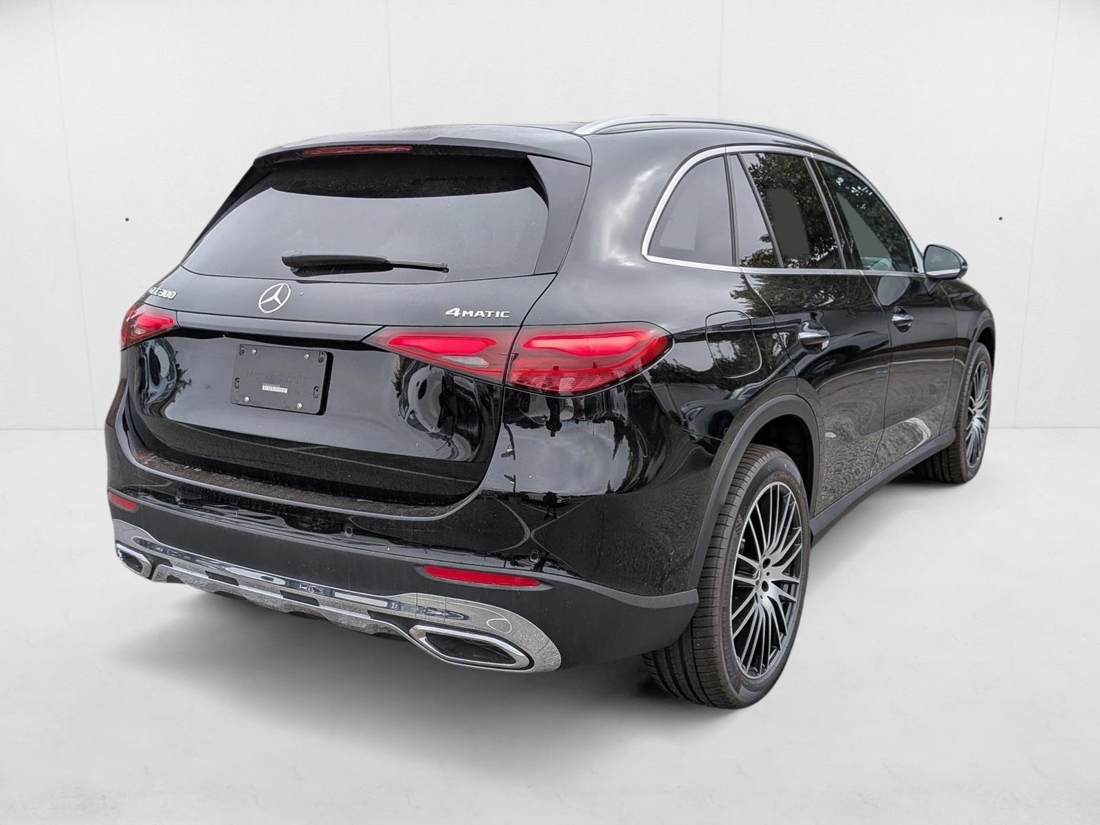 2025 Mercedes Benz GLC 300 4MATIC photo 2