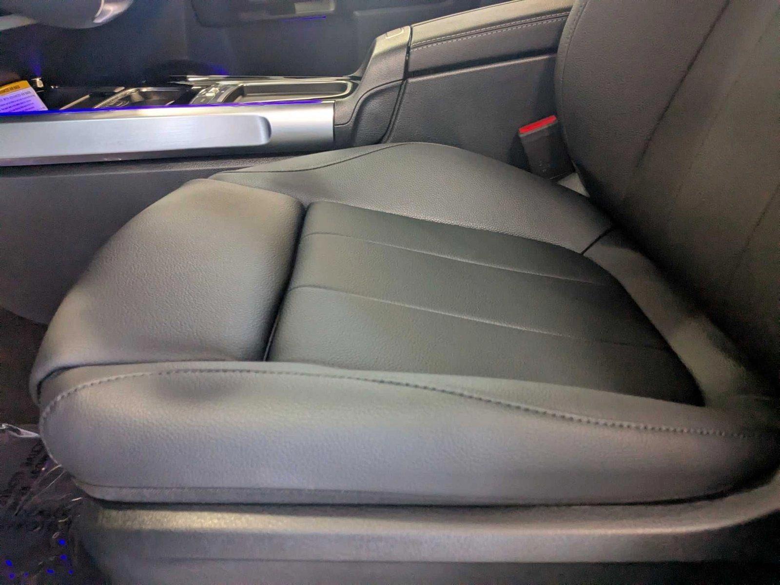 2025 Mercedes Benz GLB 250 photo 2