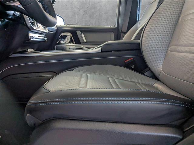 2025 Mercedes Benz G photo 3