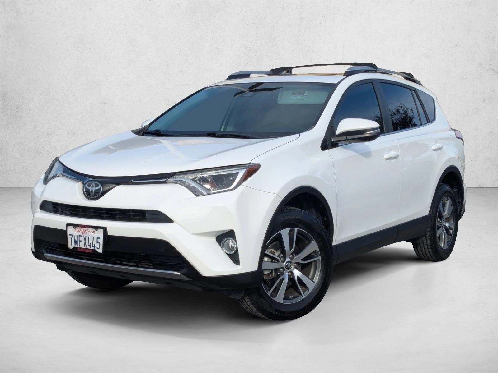 2017 Toyota RAV4 XLE's photo